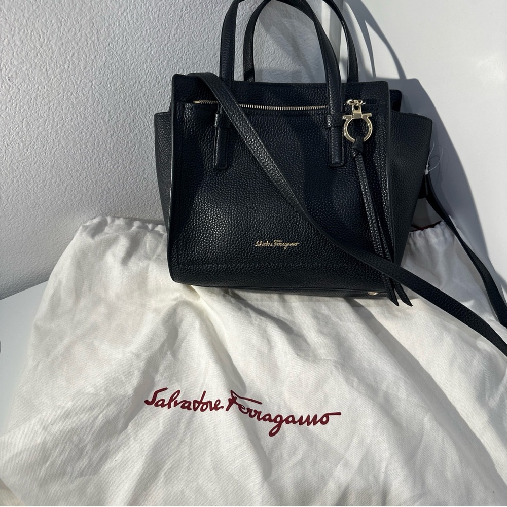 FERRAGAMO CORE Black Purse 720533 MSRP $2,100 MINI AMY CROSSBODY BASIC F478